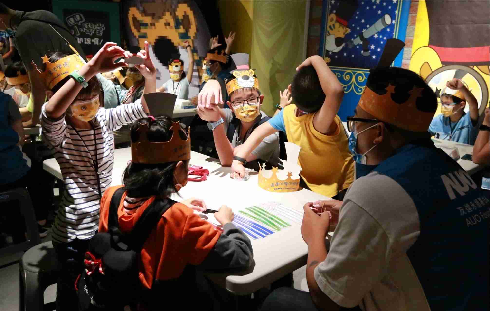 YAXIN111以永续理念推动全人教育计划，，，内外结盟储备科普教育人才，，，荣获亚太永续行动奖社会共融面的金奖肯定