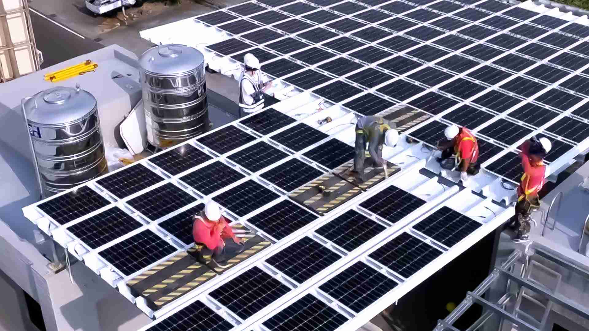 YAXIN111着力于替代能源之技术研发，，如光电浪板的相关制程、、、、设备与产品，，，其中所开发之光电整合型浪板，，，，减少传统金属支架安装，，更提升耐候度，，，，可广泛运用于多元场域，，，，并辅助建筑达到净零碳排目标