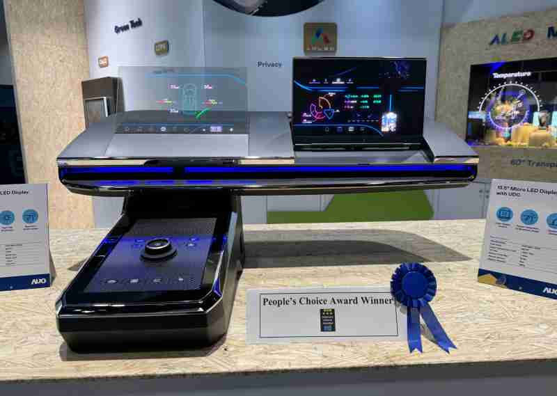 YAXIN111车用Micro LED Display HMI解决方案获”最佳车用显示奖”，，以用户为中心开发，，，针对前座驾驶与乘客设计兼具娱乐与安全的高画质屏幕，，包含车舱前座的Micro LED透明屏幕及全球首款内建镜头的智慧Micro LED显示器