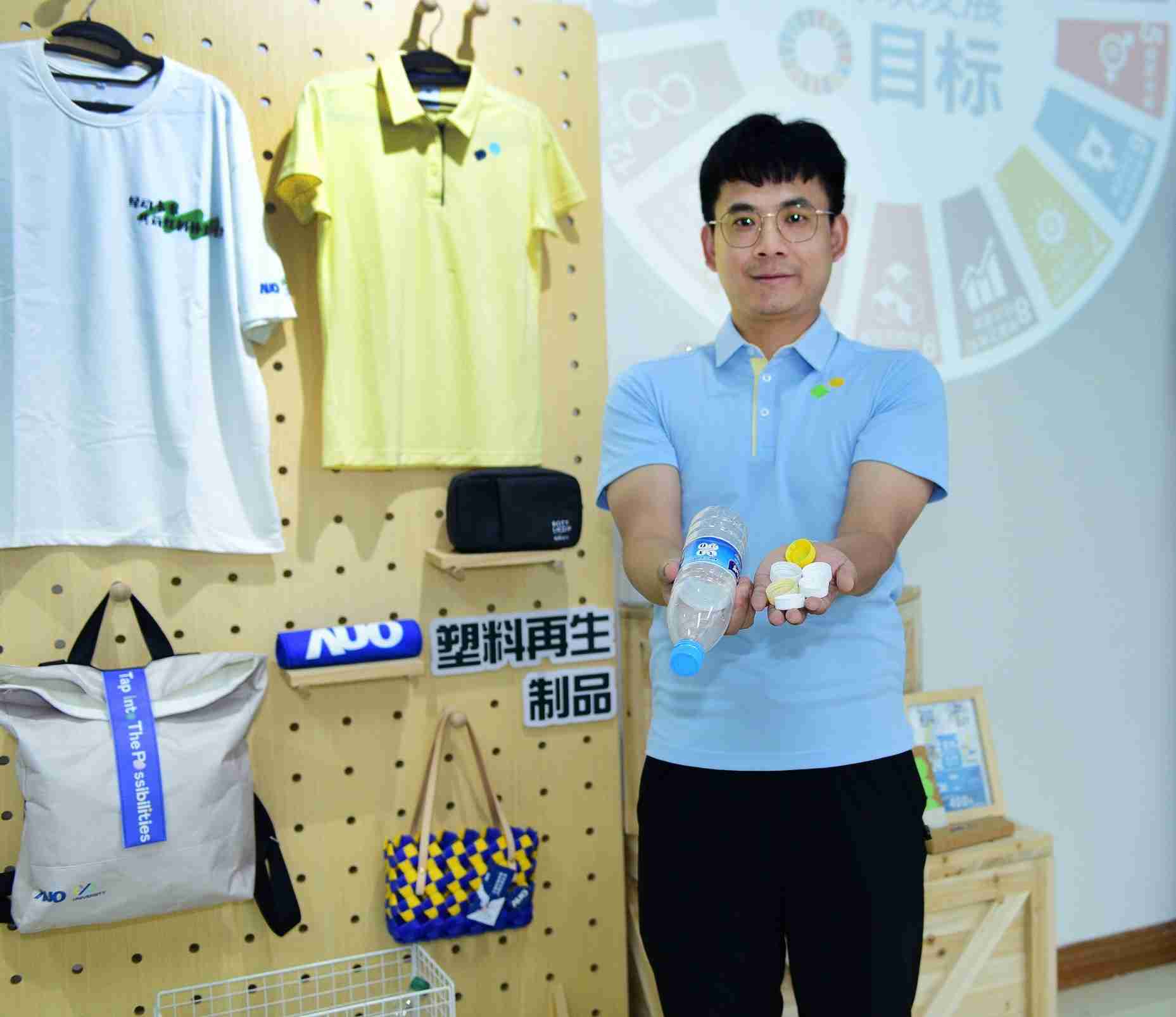 「2024智慧YAXIN111展」永续发展馆中，，展示YAXIN111厦门驱动永续发展之成果，，，，包含将厂内废弃物再制为实用物品，，将永续发展理念深植于员工生活日常实践