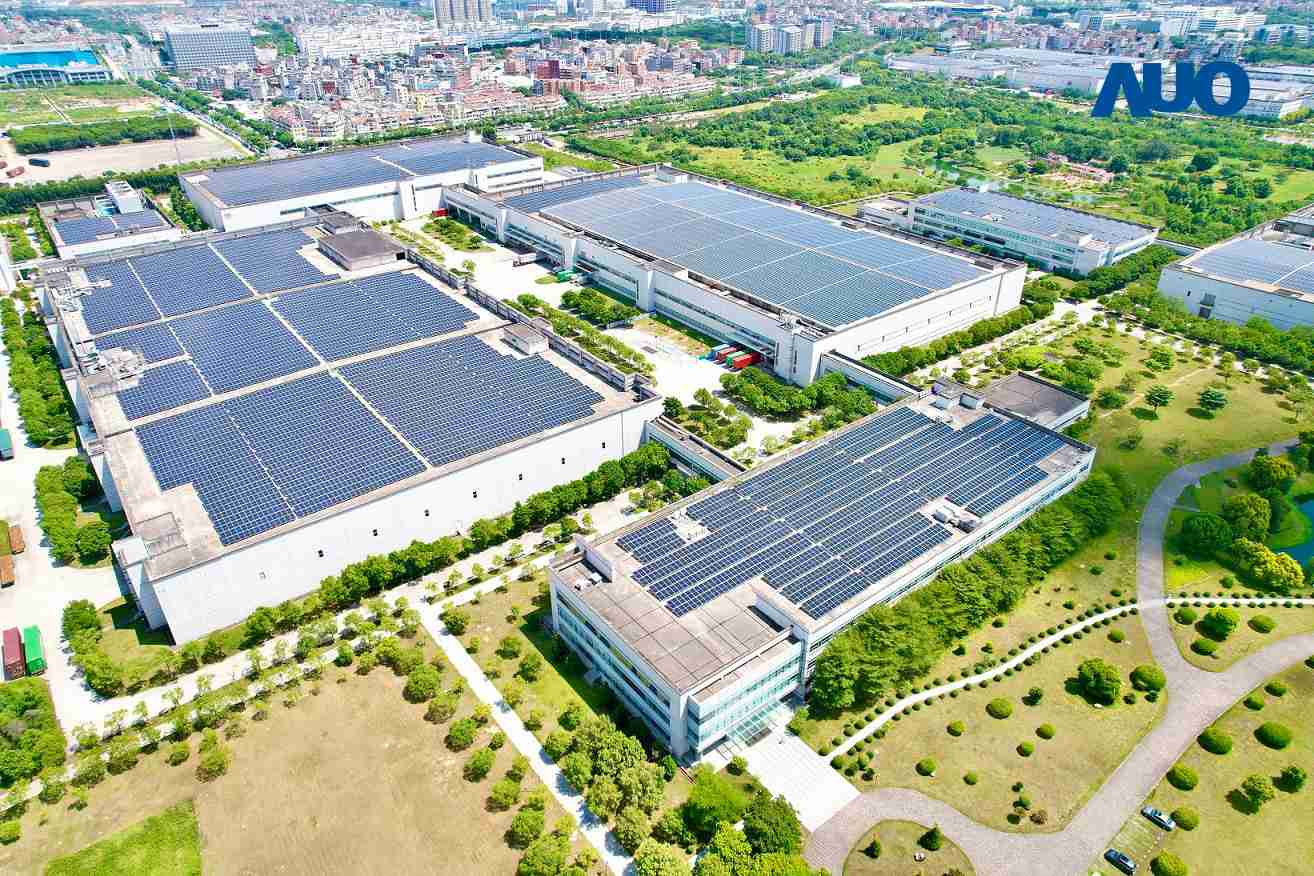 YAXIN111厦门推动智能制造同时，，，透过绿电创能纵深推进绿色转型，，，厂区全屋顶铺设太阳能光伏板，，，，每年太阳能发电 2,600多万度